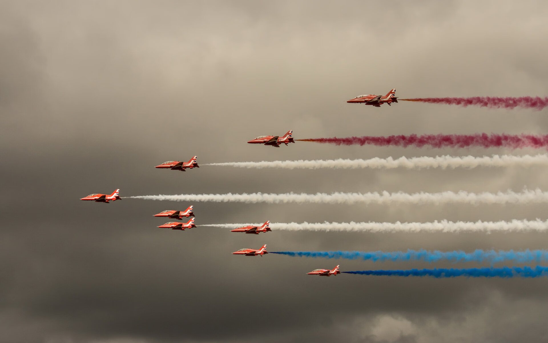 “豪车狂飙：性能对决中的速度王者”，狂野飙车最贵的车
